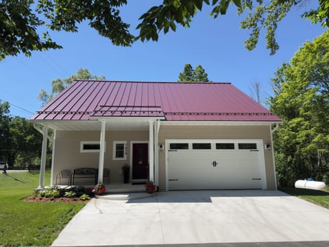 Welcome to Nest By The Bay in beautiful Egg Harbor, WI - right off Hwy 42! 