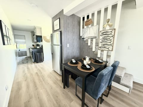 Full Kitchen | Dining Room Area
