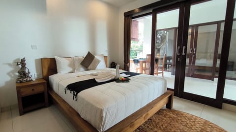 Family Room, Balcony, Garden View | Soundproofing, free WiFi