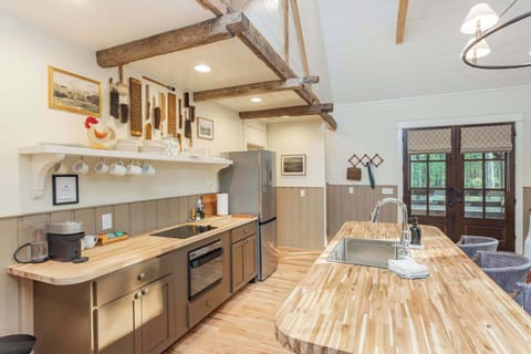 Lovely Stocked Kitchen for your Cooking Needs