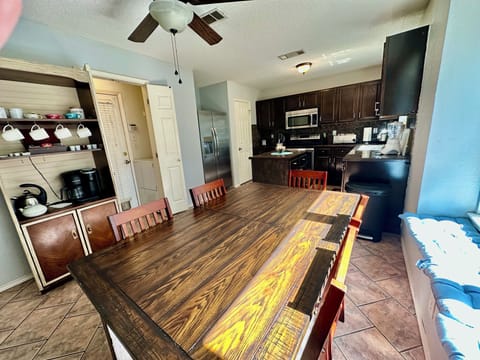 Kitchen utensils, toaster, air fryer, refrigerator/freezer brand new