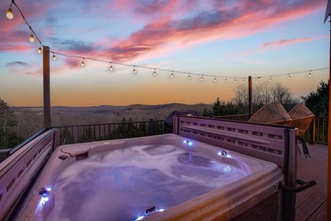 Hot tub, string lights, and sunsets!
