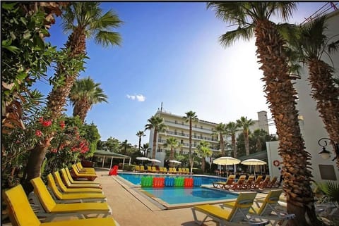 2 outdoor pools