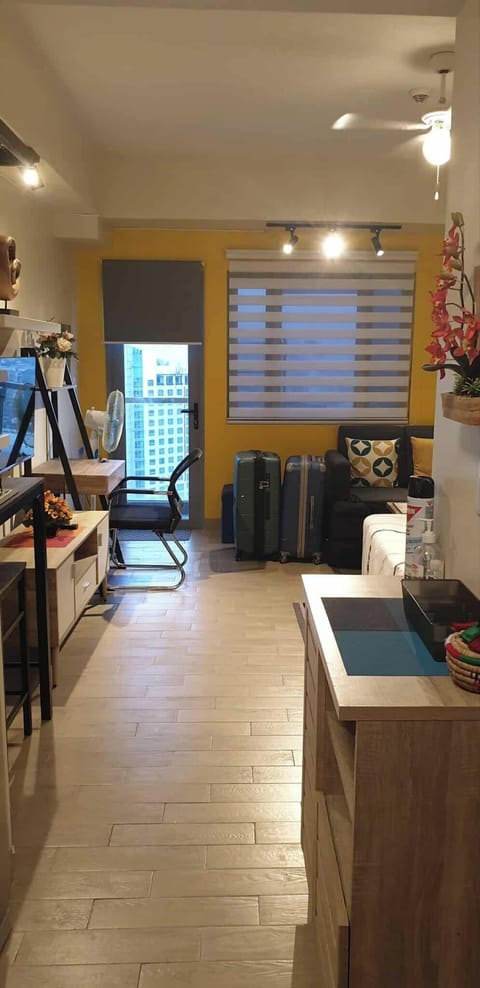 Comfort Apartment, Balcony, City View | Desk, laptop workspace