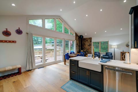 Cabin, Multiple Beds, Patio, Mountain View (Atlas Hideaway - New) | Interior