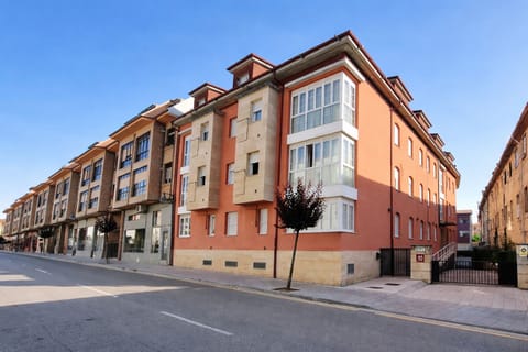 Property building,Facade/entrance,Street view
