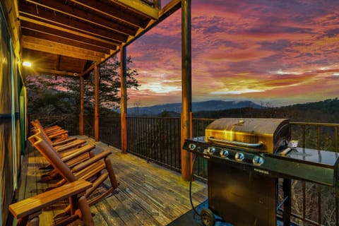 Grill and relax in style with a view of the mountains on the main floor deck, with easy access to the kitchen dining and living rooms.