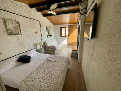 Quadruple Room, Non Smoking, Corner | Premium bedding, individually furnished, iron/ironing board, bed sheets