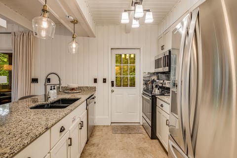 Chef's Kitchen w/ Stainless Steel Appliances