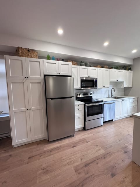 Fully equipped deluxe kitchen 
