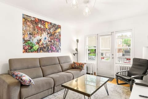 Bright living room – perfect for relaxing together