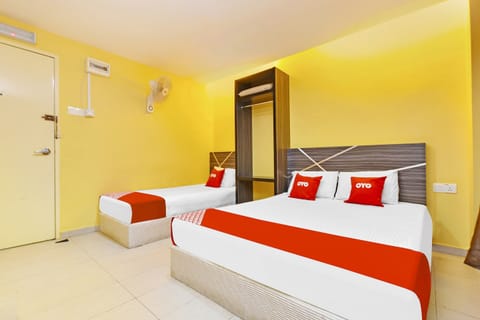 Basic Triple Room | Free WiFi, bed sheets