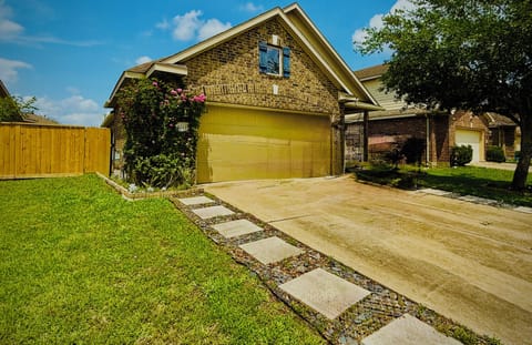 Easy driveway parking with a quiet residential feel.
