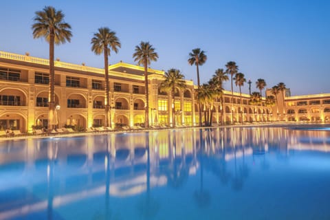 2 outdoor pools