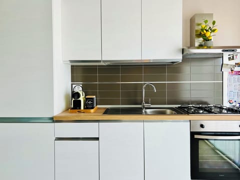 Kitchen, oven, dishwasher