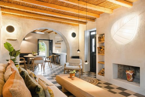 Villa, 6 Bedrooms | Living area