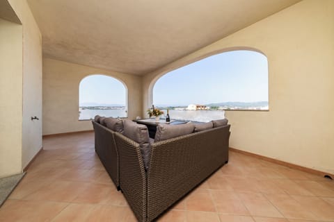 Superior Apartment, Mountain View | Terrace/patio