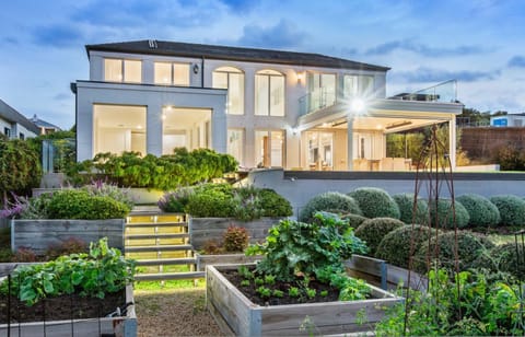 House | 6 bedrooms, high-speed internet