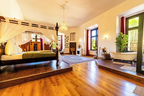 Deluxe Double Room, Garden View | Blackout drapes, iron/ironing board, free WiFi, bed sheets