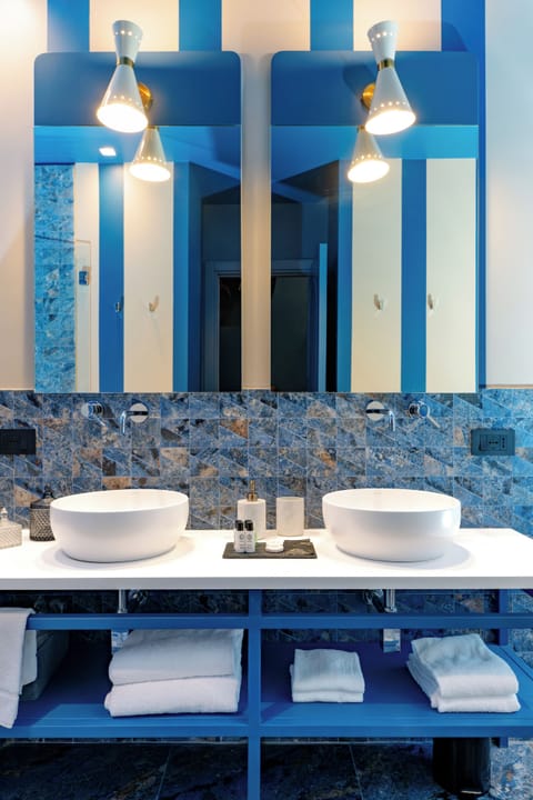 Deluxe Suite, Balcony | Bathroom | Shower, free toiletries, hair dryer, slippers