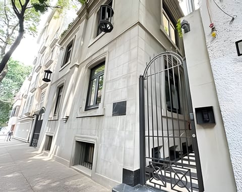 Suite | Exterior detail