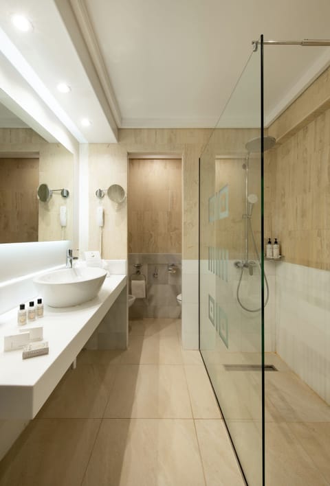 Double Bungalow Sea View | Bathroom | Designer toiletries, hair dryer, bathrobes, slippers