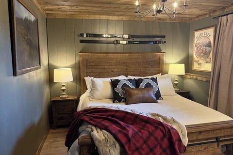 Luxury memory foam bed + firm & soft pillow options provided