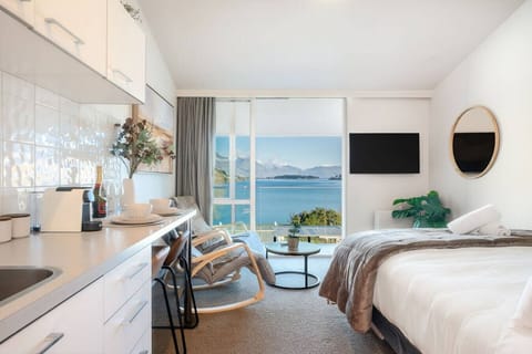 A stylish and cosy studio unit with views to die for
