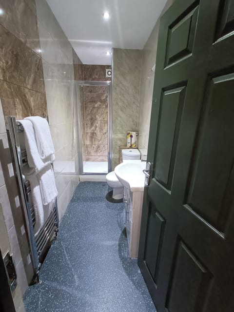 Classic Double Room, Private Bathroom | Bathroom
