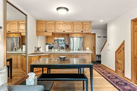 Full Kitchen and Dining