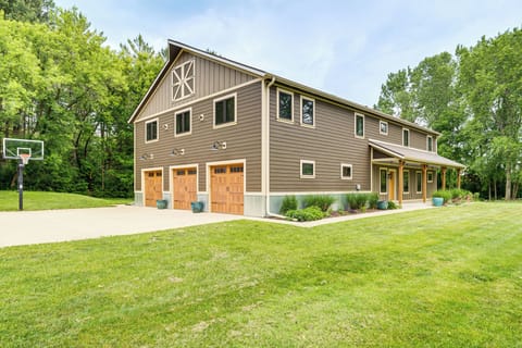 Palmyra Vacation Rental | 5BR | 3.5BA | 3,950 Sq Ft | 1 Step to Enter