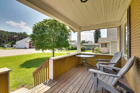 Hixton Vacation Rental | 3BR | 1.5BA | 1,600 Sq Ft | Stairs Required