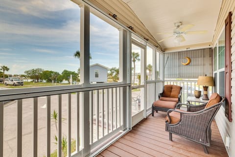 Fort Myers Beach Vacation Rental | 2BR | 2BA | 800 Sq Ft | 7 Steps Required