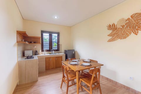 Deluxe Villa, Pool View | Private kitchen | Fridge, stovetop, cookware/dishes/utensils