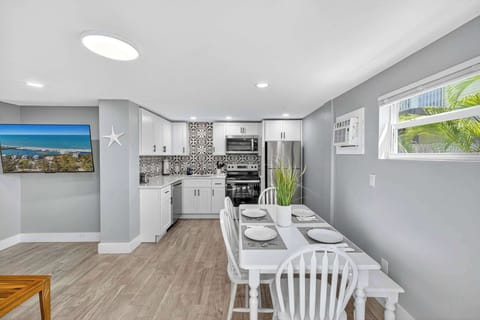 Large dining table seats 6 comfortably 