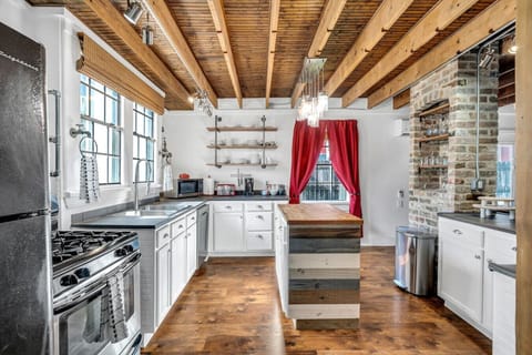 Kitchen (Downstairs)