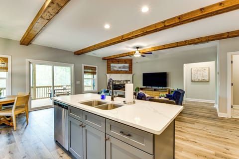 House (4 Bedrooms) | Interior