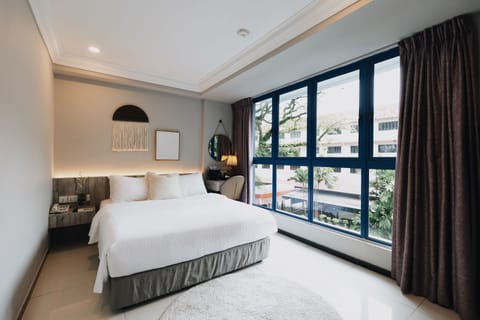 Premier Queen | Egyptian cotton sheets, premium bedding, down comforters, pillowtop beds