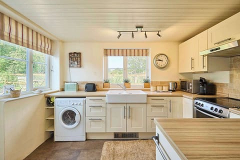 Pebble Cottage, Corpusty - Host & Stay