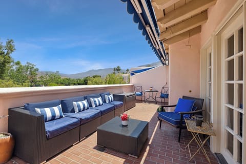 K0390 - Front Patio Furniture
