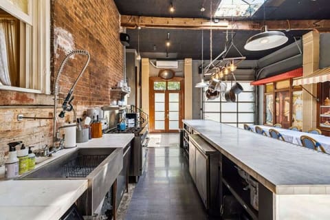 Commercial Kitchen - Fully Stocked with Kitchen Equipment