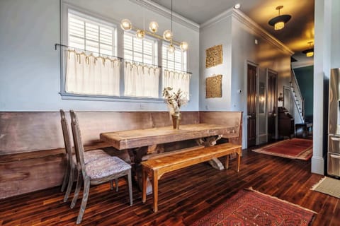 Formal Dining for 12+ Guests