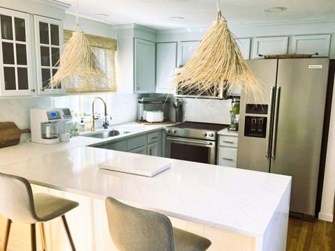 Modern, Full Stocked Kitchen