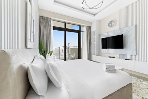 Superior Studio Suite, Pool View | In-room safe, blackout drapes, iron/ironing board, free WiFi