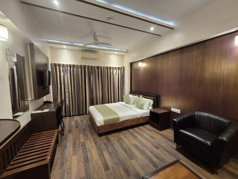 Superior Double Room | Desk, laptop workspace, iron/ironing board, free WiFi
