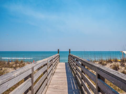Condo (2 Bedrooms) | Property amenity