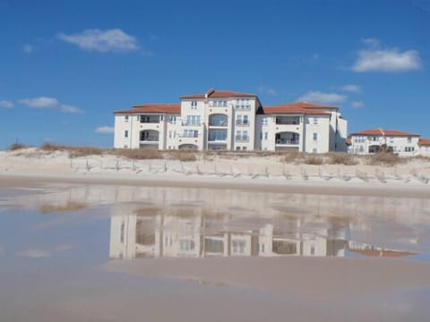 Condo (2 Bedrooms) | Property amenity