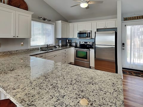 Studio (3 Bedrooms) | Property amenity