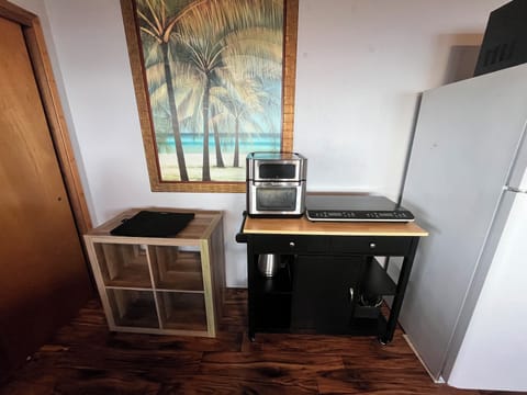 Kitchen cooktop and air-fryer