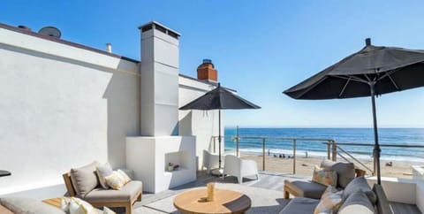 Steps from Rio Del Mar Beach!